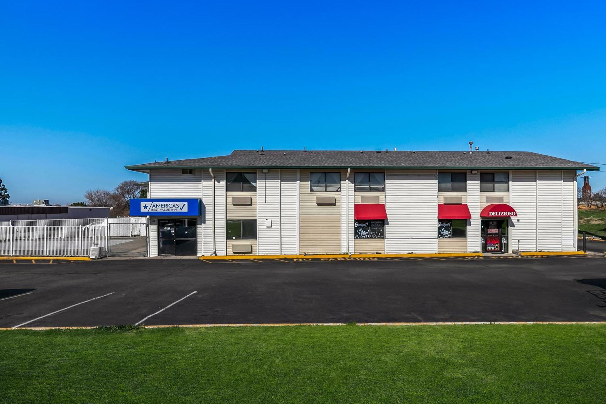Americas Best Value Inn - Lincoln Airport Extérieur photo